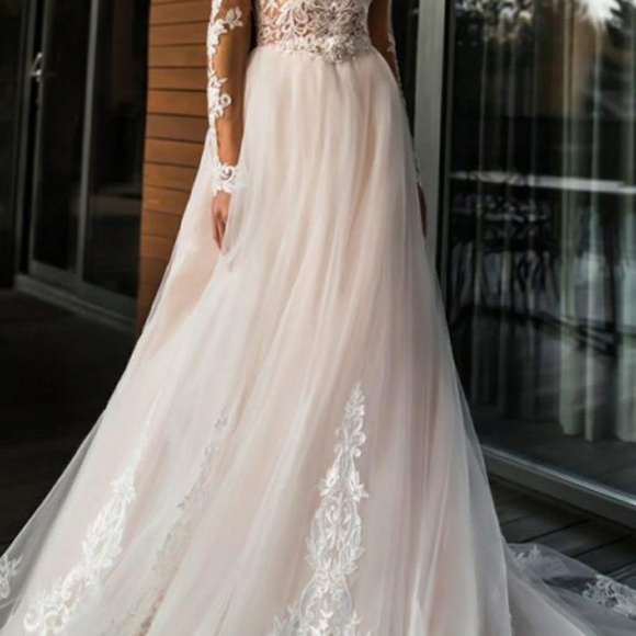 Long sleeve fully lined gown - Picture 2 of 7